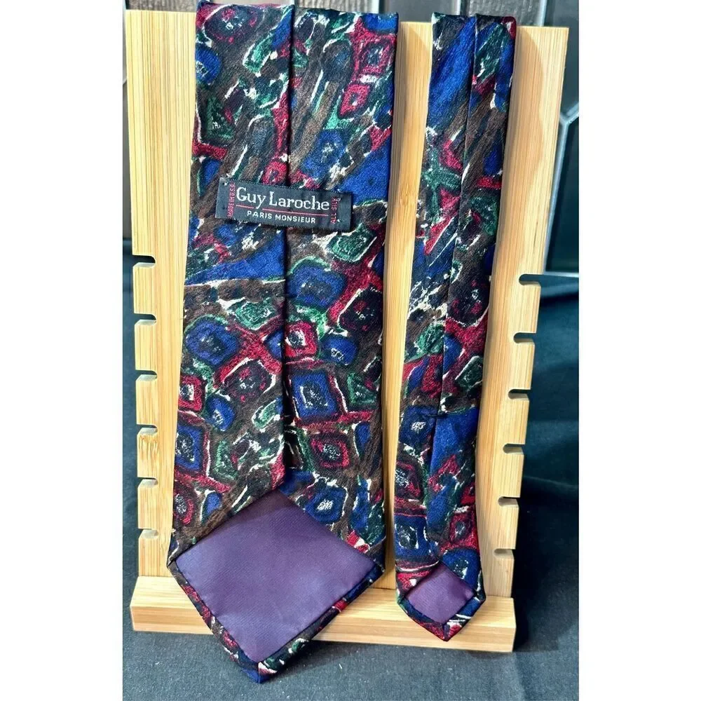 Guy Laroche Paris Monsieur 100% silk tie - made in the USA